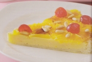 Tarta de naranja y piñones