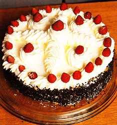 Tarta de nata y fresas