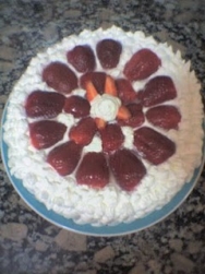 Tarta de nata y fresones
