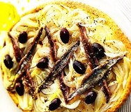 Tarta fina de cebolletas y anchoas