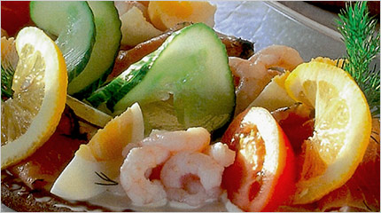 Tarta merienda de salmón y gambas