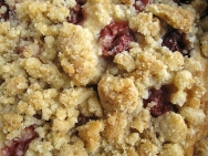Tarta rústica de albaricoques y cerezas