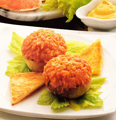 Tartar de salmón con alcachofas