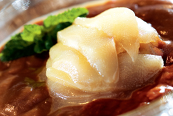 Tatín de pera con sopa de toffe