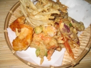 Tempura de verduras con algas