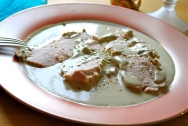 Ternera asada con salsa de atún