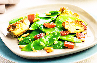 Tirabeques con alcachofas y jamón ibérico