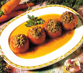 Tomates rellenos con salsa española