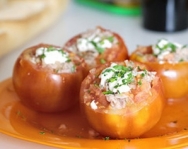 Tomates rellenos de verduras