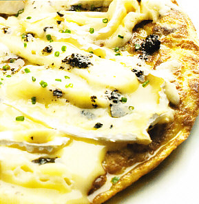 Tortilla de brie trufado con jamón y aceite de trufa
