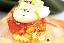 Tortilla de patatas en timbal con jamón ibérico y Brie fundido