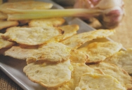 Tortitas de pimiento y ajos tiernos