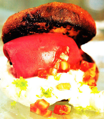 Tostadas de Santa Teresa con nata, sorbete de fresa y lima
