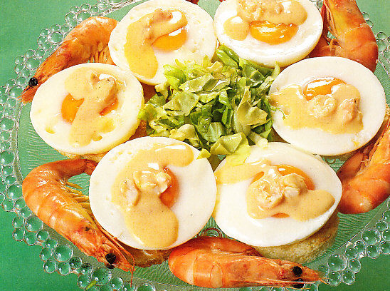 Tostas de huevos con salsa Nantua
