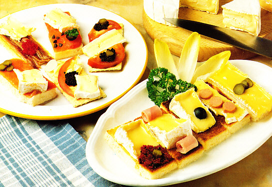 Tostas y canapés de Camembert y Brie