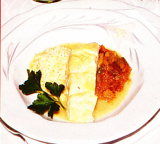 Tajine de dorada con berenjena, calabacín y pimientos a la salsa de cominos