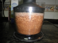 Triturando con la mantequilla y el cacao