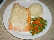 Trucha ahumada con salsa de alcaparras