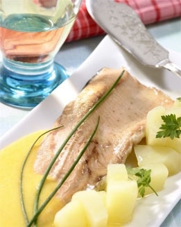 Trucha con salsa holandesa