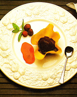 Tulipa de helado de higos al "coulis" de frambuesas
