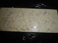 Turrón de chocolate blanco con cereales y frutos rojos