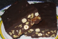 Turrón de chocolate y frutos secos