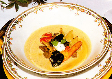 Velouté de crustáceos en infusión de ceps y colmenillas al perifollo