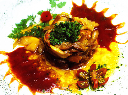 Virutillas de lomo de ciervo con amanitas cesáreas y salsa de Oporto