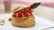 Vol-au-vents de bogavante con espárragos