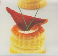 Volavanes de mojama con puré de almendra frita y aceite de arbequina