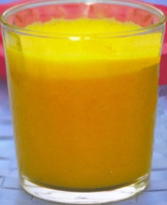 Zumo de mandarinas y melocotón