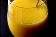 Zumo de mango y naranja